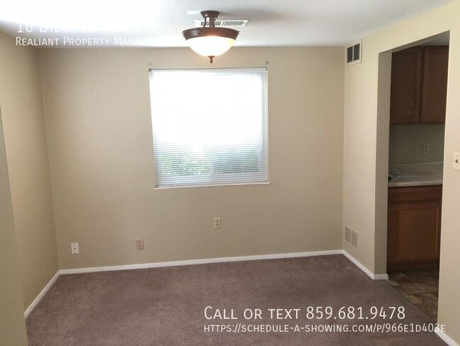 Building Photo - 16 N Dilcrest Cir