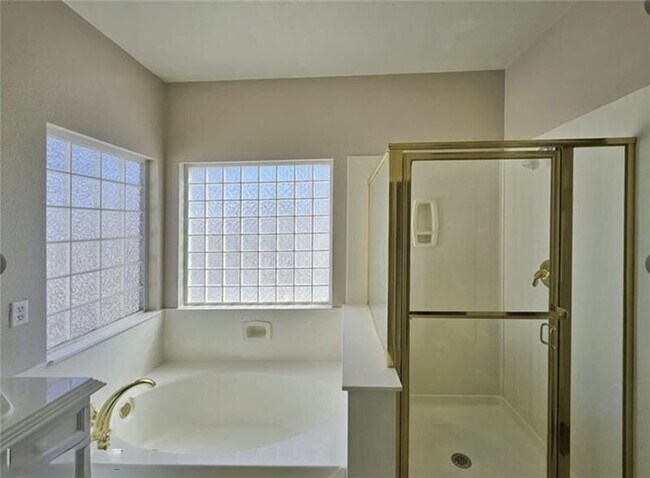 Building Photo - GATED SUMMERLIN HOME | 5 BEDROOM + DOWNSTAIRS DEN | 3-CAR GARAGE
