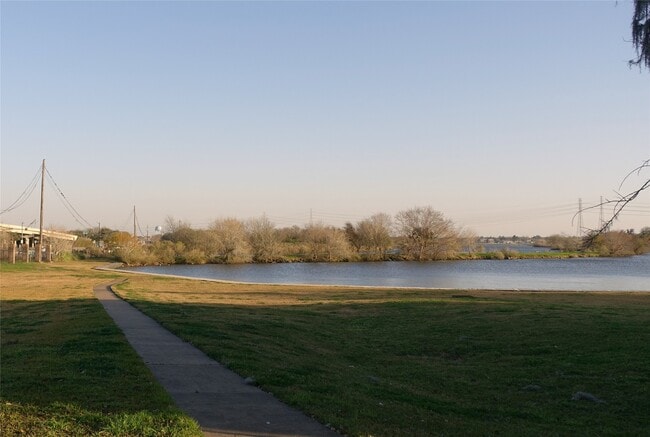 Building Photo - 18800 Egret Bay Blvd