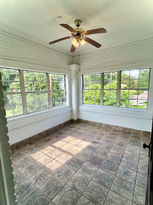 Building Photo - 712 6th Ave N