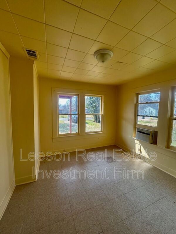 Building Photo - 2621 Trichel St