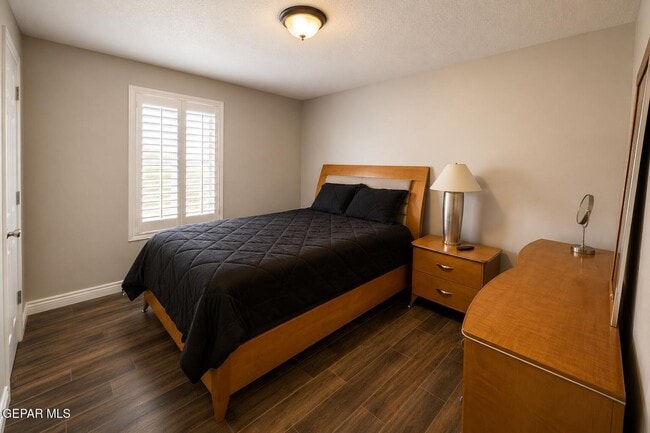 Building Photo - 836 Sunset Park Dr