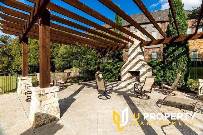 Building Photo - 2745 Troutt Dr