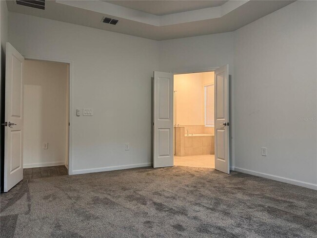 Building Photo - 6298 Lakepine St