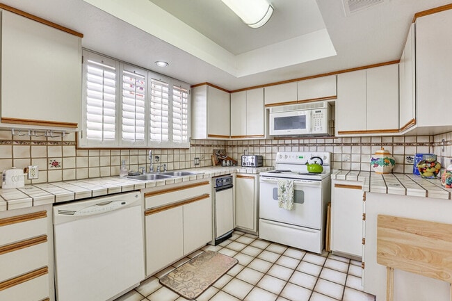 Building Photo - 107 W Windsor Ave