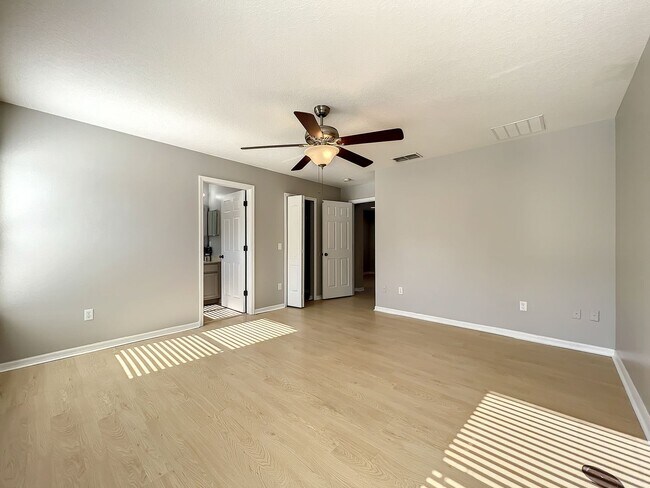 Building Photo - Clubside Pointe