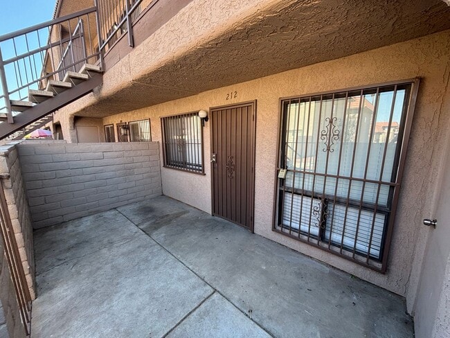 Building Photo - 4300 N Lamont St