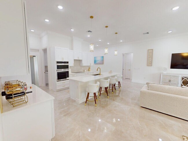 Primary Photo - 409 SW Bradshaw Cir