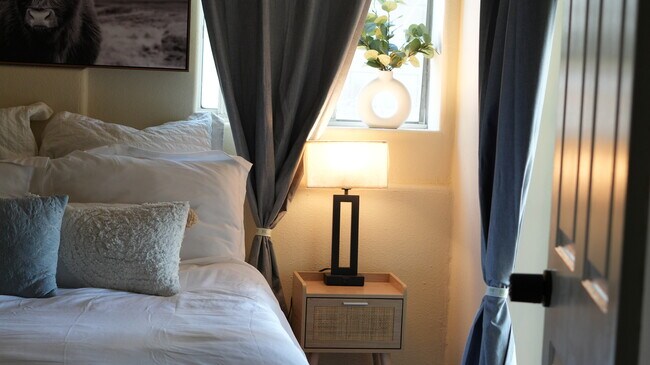 A clean modern feel for every room. Each room is detailed to make sure you feel comfortable. - 4160 Barrett Rd