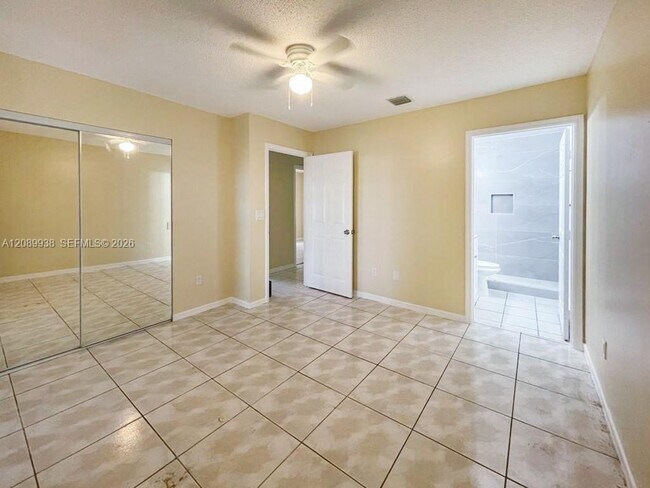 Building Photo - 873 SW 10th St