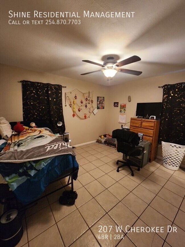 Building Photo - 207 W Cherokee Dr