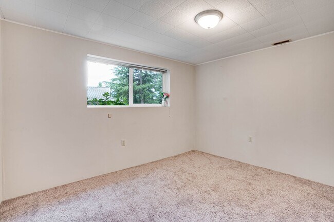 Building Photo - Beautiful 5 bed 3 bath Kirkland single fam...