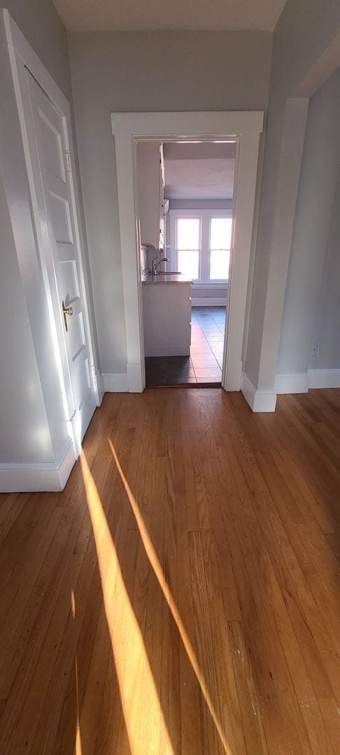 Building Photo - 1 Bedroom 3rd Floor Attic Apartment in Old...