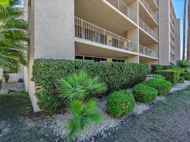 Building Photo - 899 Island Dr