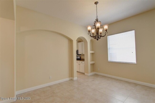 Building Photo - 1175 Clubhouse Dr