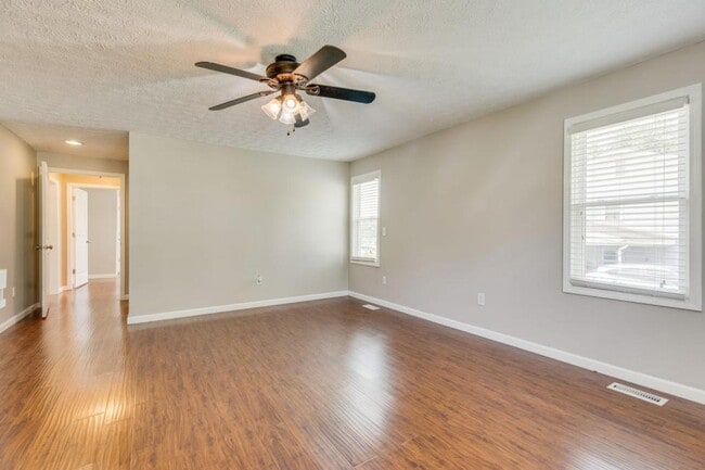 Building Photo - 4221 Maplewood St