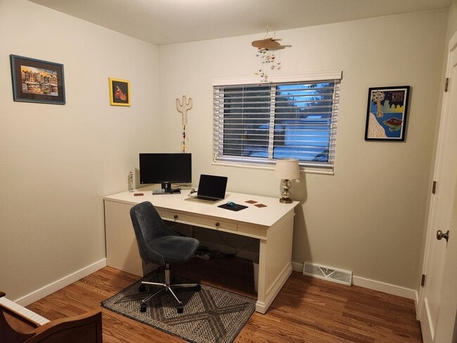 Building Photo - Updated 3 Bedroom (4th non-conforming), 23...