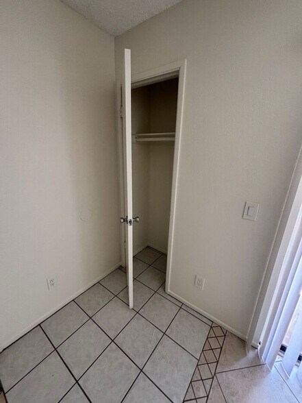 Building Photo - 1201 S McClintock Dr