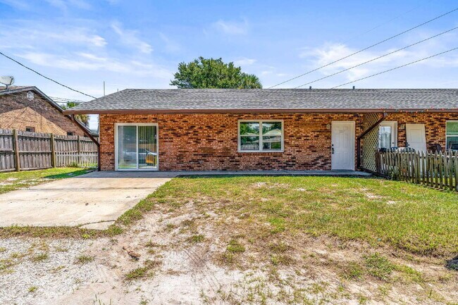 Primary Photo - **FIRST MONTH FREE RENT OFFER** Charming 2-Bed Duplex Retreat in Edgewater, so close to the beach...