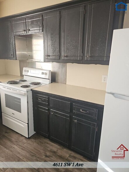 Building Photo - 4611 SW I Ave