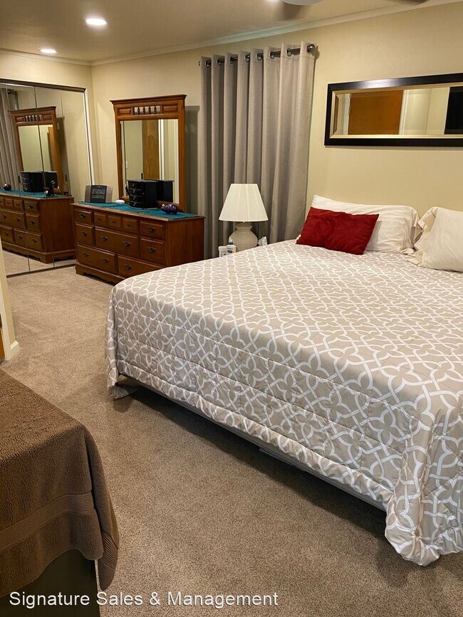 Building Photo - 2 br, 2 bath House - 22420 Van Buren Street