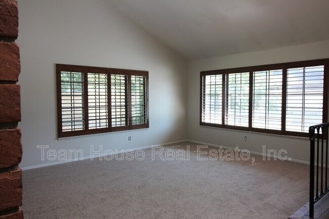 Building Photo - 25433 Plaza Escovar