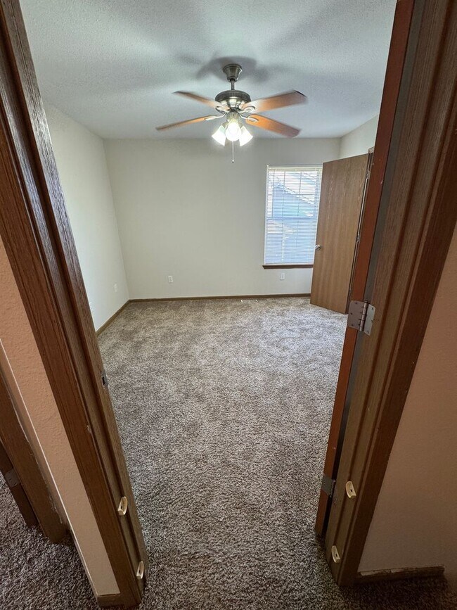 Building Photo - 5009-5011 Alpine Ridge Dr.