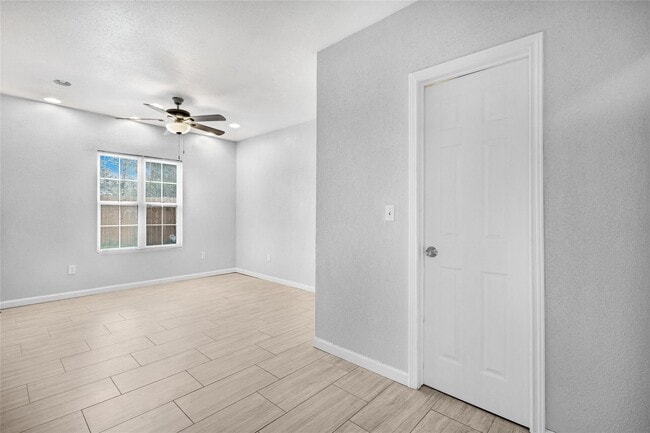 Building Photo - 22727 Hawkwood Dr