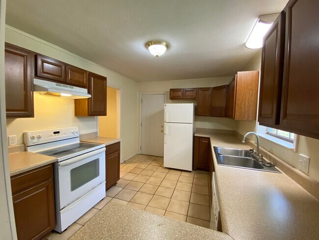 Building Photo - 2506 Waldemar Ln