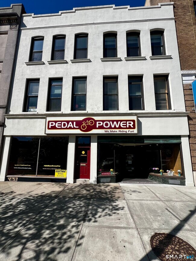 Building Photo - 353 Main St