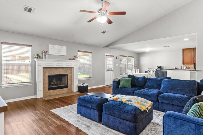 Building Photo - White Rock Estates