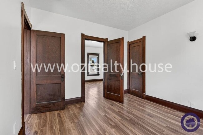 Building Photo - 836 Oak St