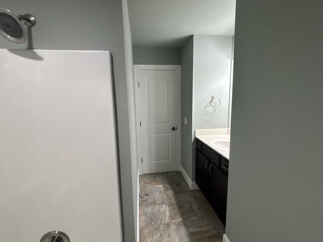 Building Photo - Spacious 3-Bed 2.5 Bath Townhome for Rent in Algood