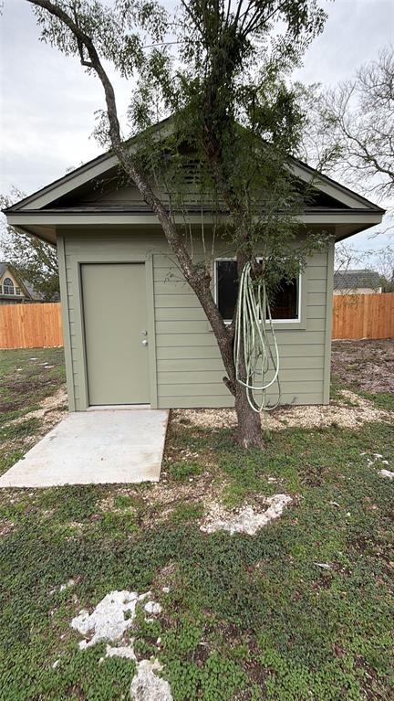 Building Photo - 301 S Mustang Ave