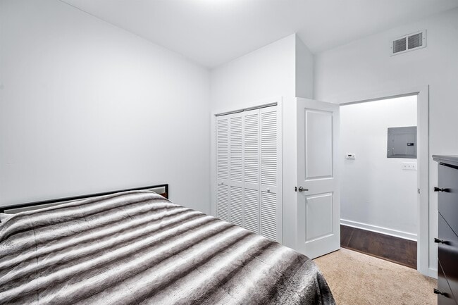 Building Photo - 1441 Central St