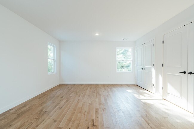 Building Photo - 746 Seaport Dr.