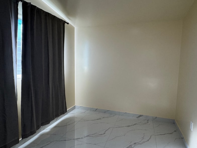 Building Photo - 1676 Hoonipo St