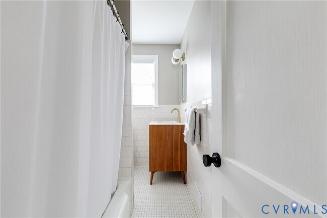 Building Photo - 3342 Grandview Dr