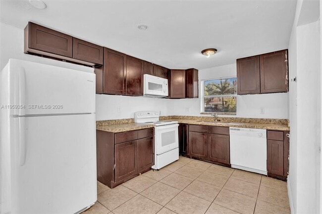 Building Photo - 2800 NW 6th Ct