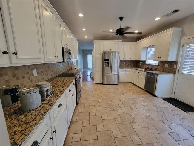 Building Photo - Prattville Home Close to Hwy 31 and Hwy 14!