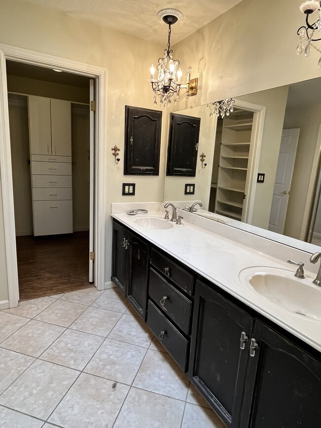 Building Photo - 7955 E Chaparral Rd