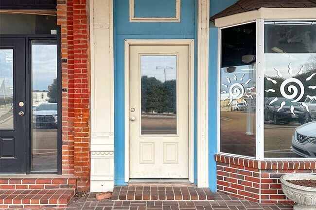 Building Photo - 300 Broadway St