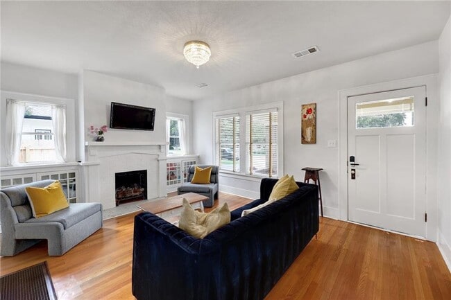 Building Photo - 1604 S Main St