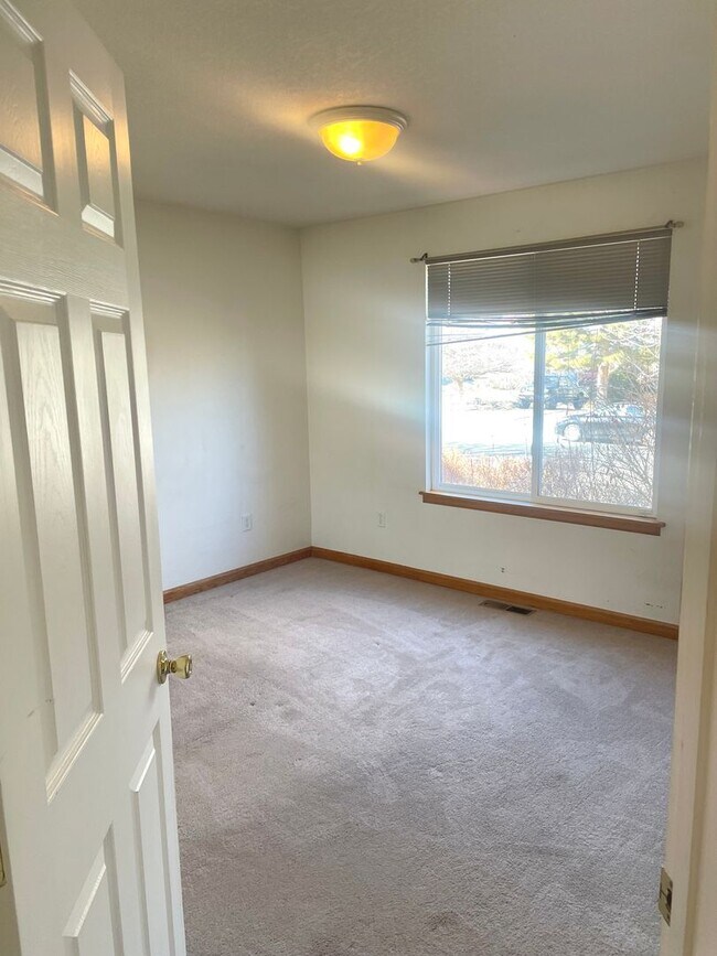 Building Photo - Ranch Home in Great Location