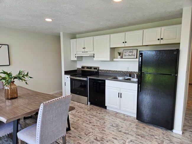 Building Photo - 3Bd/1Ba Single Story Home - For viewing!