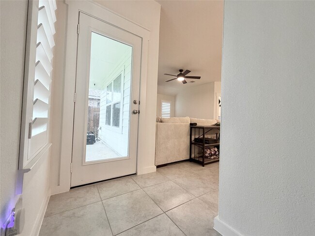 Building Photo - 4724 Peony Grn Dr