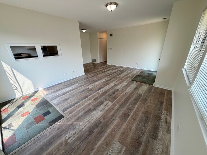 Living Area - 6026 Kit Carson Dr