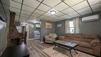 Building Photo - 714 Maple Oak Ln