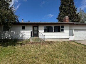 Building Photo - Pet Friendly 4 Bedroom House!