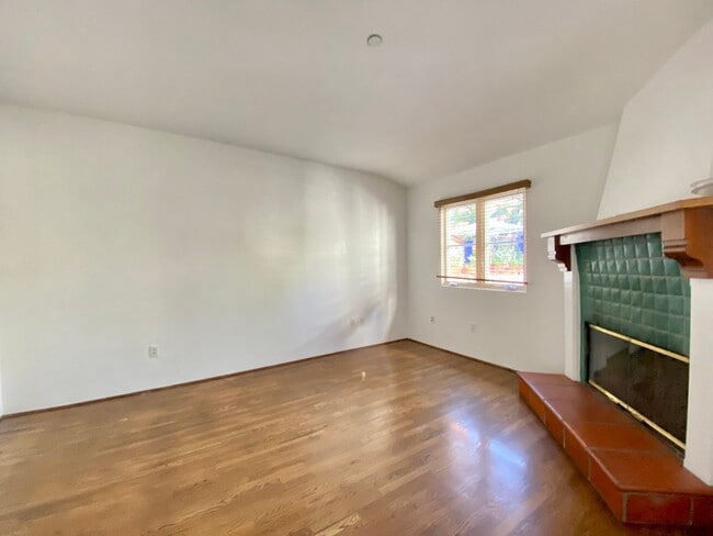 Building Photo - 1414 N Harper Ave